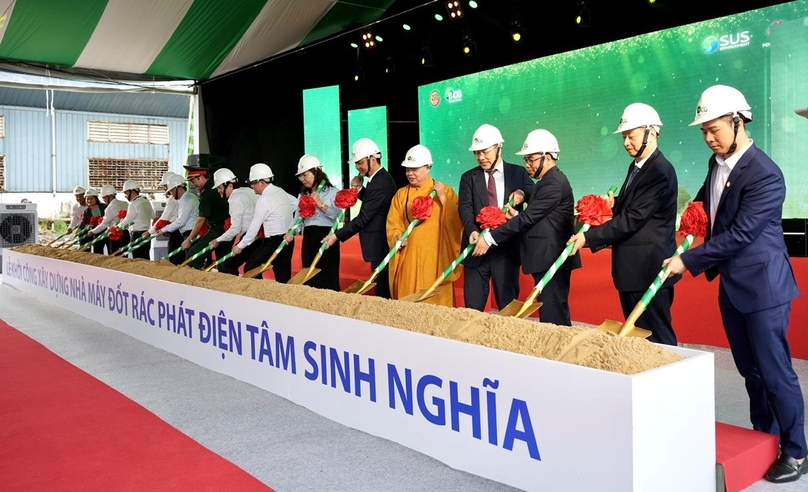 Delegates perform the groundbreaking ceremony for the Tam Sinh Nghia waste-to-energy plant in HCMC, July 20, 2024. Photo courtesy of BCG.