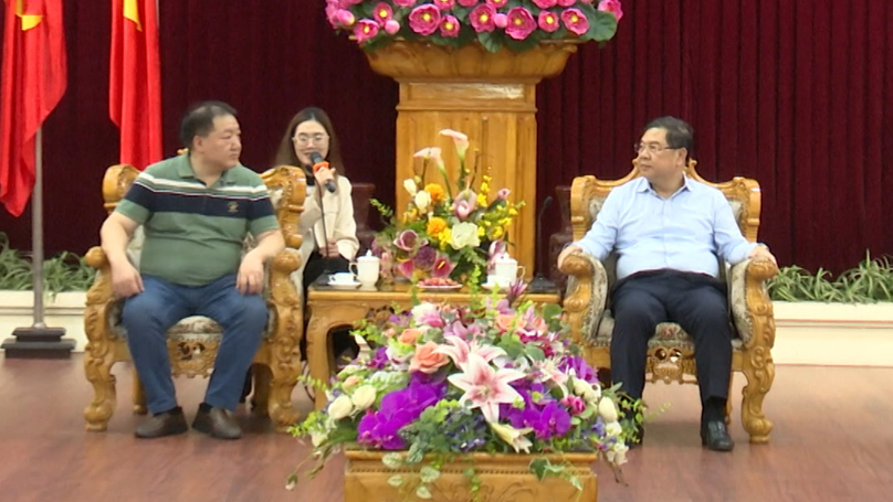 Pham Gia Tuc (right), Secretary of the Nam Dinh Party Committee, meets with a delegation from HK-based conglomerate Chung Nam in the northern province, July 20, 2024. Photo courtesy of Nam Dinh newspaper.