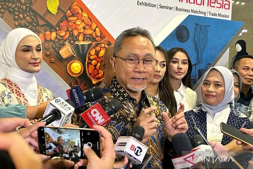 Trade Minister Zulkifli Hasan delivers a statement to the press after attending the launch of Jakarta Muslim Fashion Week (JMFW) 2025 at the office of the Ministry of Trade in Jakarta, July 17, 2024. Photo courtesy of Antara.