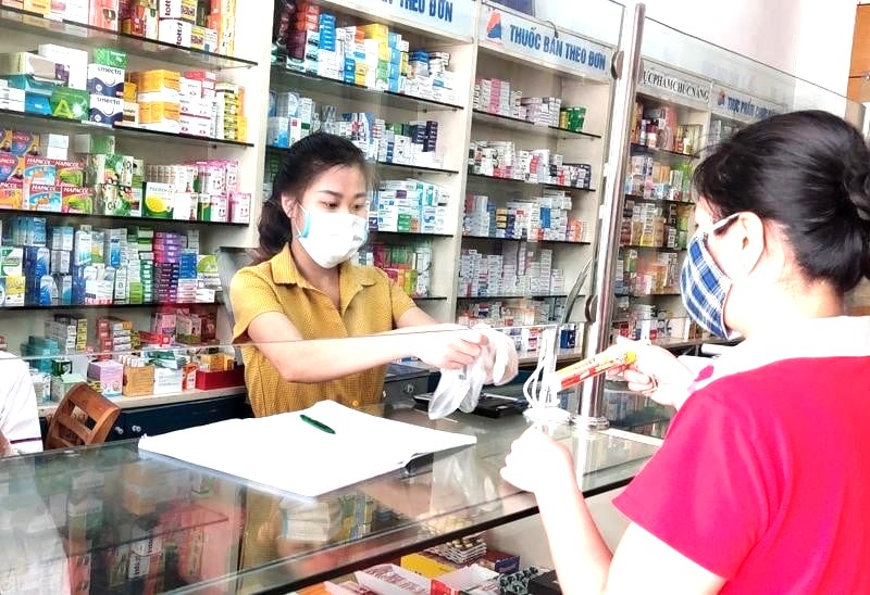 At a drug store. Photo courtesy of Tien phong (Vanguard) newspaper.