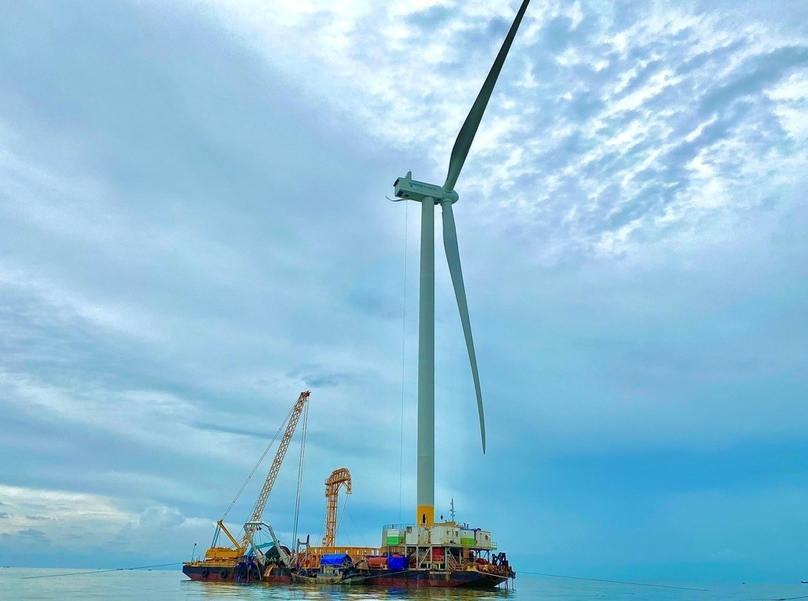 Petrovietnam Technical Services Corporation (PTSC), a member of Petrovietnam, installs undersea cables for the Tan Thuan wind-to-power project in Cau Mau province, southern Vietnam. Photo courtesy of PTSC.