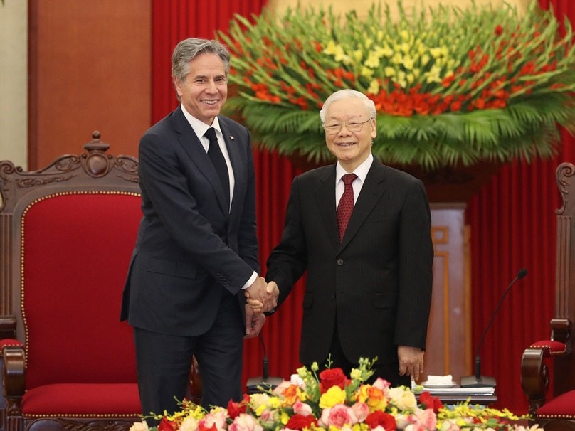  General Secretary of the Communist Party of Vietnam Nguyen Phu Trong (right) and U.S. Secretary of State Antony J. Blinken at a meeting in Hanoi on April 15, 2023. Photo courtesy of Lao Dong (Labor) newspaper.