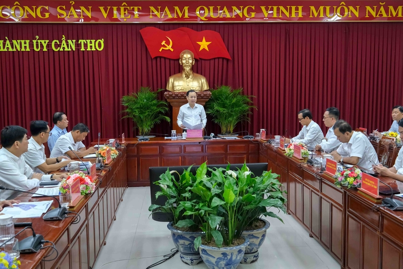 Nguyen Van Hieu, an alternate member of the Party Central Committee and Secretary of Can Tho Party Committee, speaks at a meeting on VSIP Can Tho in Can Tho city, southern Vietnam, July 23, 2024. Photo courtesy of Vietnam News Agency.