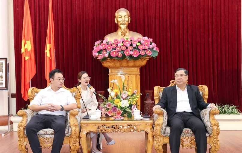 Nam Dinh’s Party Secretary Pham Gia Tuc holds talks with Harley Lei, an executive of Kam Kiu Aluminium Products Group Ltd., in Nam Dinh province, northern Vietnam, July 24, 2024. Photo courtesy of Nam Dinh newspaper.