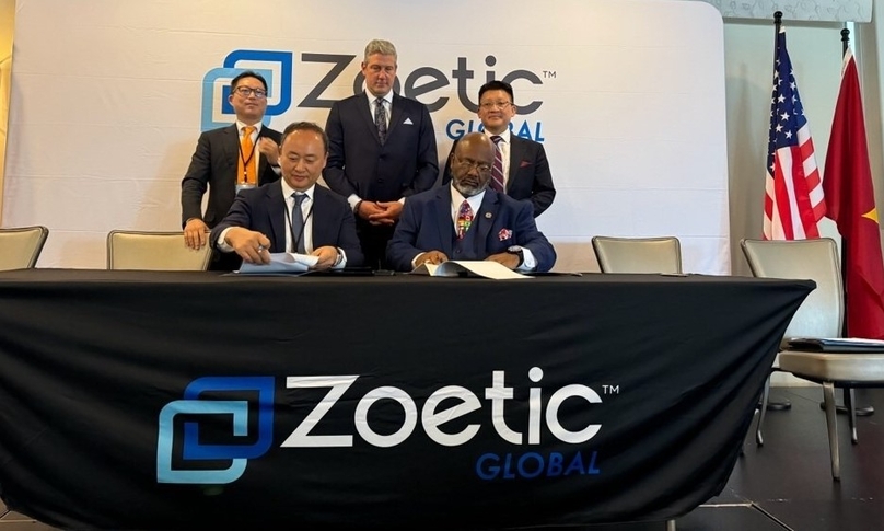 Front: Jong Hyeog Yun, chairman of Trident Global Holdings, and Jerome Ringo, co-founder and executive chairman of Zoetic Global. Back: Sam Chi, CEO of Trident Global Holdings; Tim Ryan, former Ohio Congressman and Zoetic Global's chief global business development officer; and Avery Hong, CEO of Zoetic Global, at an agreement signing ceremony, July 25, 2024. Photo courtesy of Trident Global Holdings.