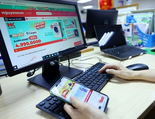 Tiktok Shop and Shopee register growth rates of 150.54% and 65.96%t in revenue in the first six months of 2024. Photo by Vietnam News Agency.