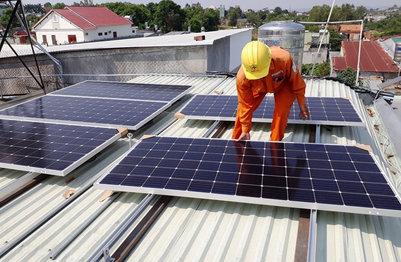  A rooftop solar power system on a household. Photo courtesy of Vietnam Electricity. 