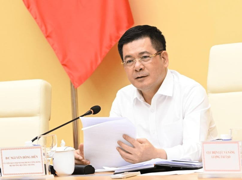 Minister of Industry and Trade Nguyen Hong Dien at a working session with Quang Tri province authorities in Hanoi, July 27, 2024. Photo courtesy of the ministry.