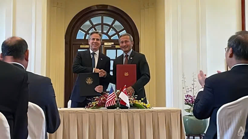 US Secretary of State Antony Blinken (left) and Singaporean Minister for Foreign Affairs Vivian Balakrishnan ink the deal on July 31, 2024. Photo courtesy of CAN.