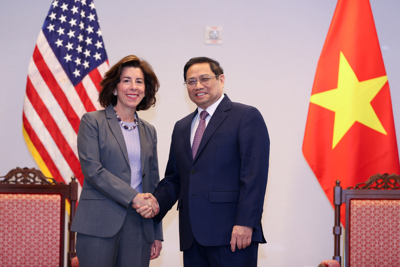 U.S. Secretary of Commerce Gina Raimondo and Vietnamese Prime Minister Pham Minh Chinh at a meeting in Washington D.C. in 2022. Photo courtesy of the government's news portal.