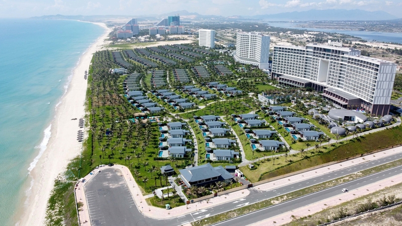 Resort real estate projects in Northern Cam Ranh Peninsula, Khanh Hoa province, south-central Vietnam. Photo courtesy of Nguoi Lao Dong (Laborer) newspaper.