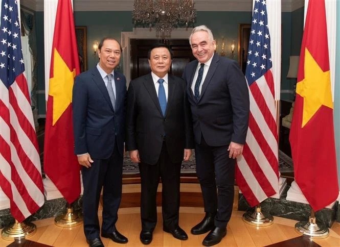 Nguyen Xuan Thang Thang (center), a Politburo member and director of the Ho Chi Minh National Academy of Politics; and Vietnamese ambassador to the U.S. Nguyen Quoc Dung (left) at an undated meeting with U.S. Deputy Secretary of State Kurt Campbell. Photo courtesy of Vietnam News Agency.