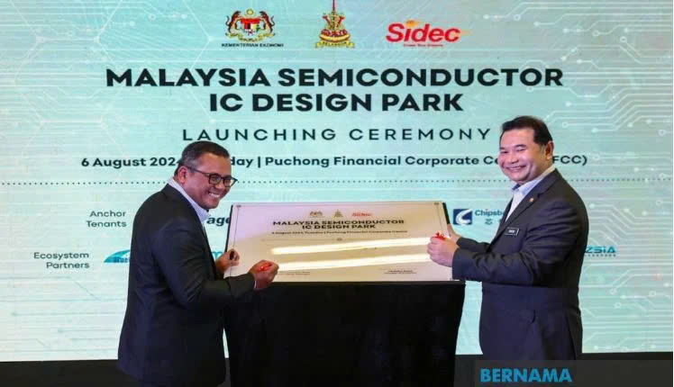 Malaysian Economy Minister Rafizi Ramli (right) at the launch ceremony of the country’s Semiconductor IC Design Park in Puchong on August 6, 2024. Photo courtesy of Bernama.