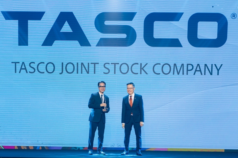 Tran Duc Huy, vice chairman of Tasco JSC, receives the 'Best Companies to Work for in Asia 2024' award in HCMC, August 8, 2024. Photo courtesy of Tasco.