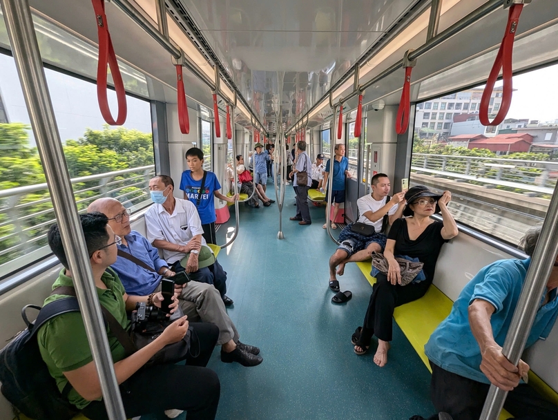 Passengers can enjoy free rides on the Nhon-Hanoi railway metro route for 15 days starting August 8, 2024. Photo courtesy of the government’s news portal.