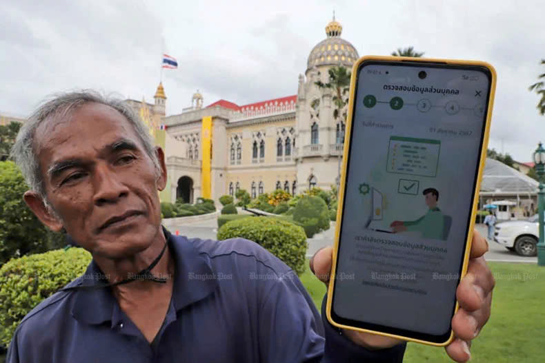 A Thai gardener shows a message on his phone in response to his registration for the digital wallet scheme. Photo courtesy of bangkokpost.com.