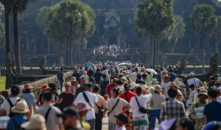 Tourists visit the Angkor Wat in Siem Reap province, Cambodia. Photo courtesy of Xinhua.