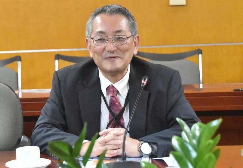 CEO of Idemitsu Vietnam Co., Ltd. (IKCV) Hideaki Egashira speaks at a meeting with Minister of Industry and Trade Nguyen Hoang Long in Hanoi on August 12, 2024. Photo courtesy of Cong Thuong (Industry and Trade) newspaper.