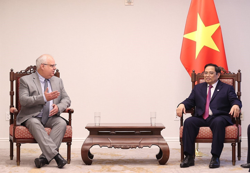 Prime Minister Pham Minh Chinh (right) and Murphy Oil CEO Roger Jenkins meet in Washington D.C., May 2022. Photo courtesy of Vietnam News Agency.