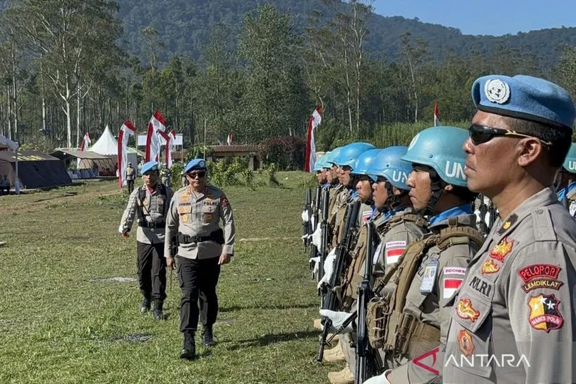 Chief of the Indonesian Police's international relations division, Inspector General Krishna Mukti is inspecting police officers of the Garuda Bhayangkara Corps, who will be deployed for the UN peacekeeping mission in the Central African Republic on October 11, 2024. Photo courtesy of Antara.