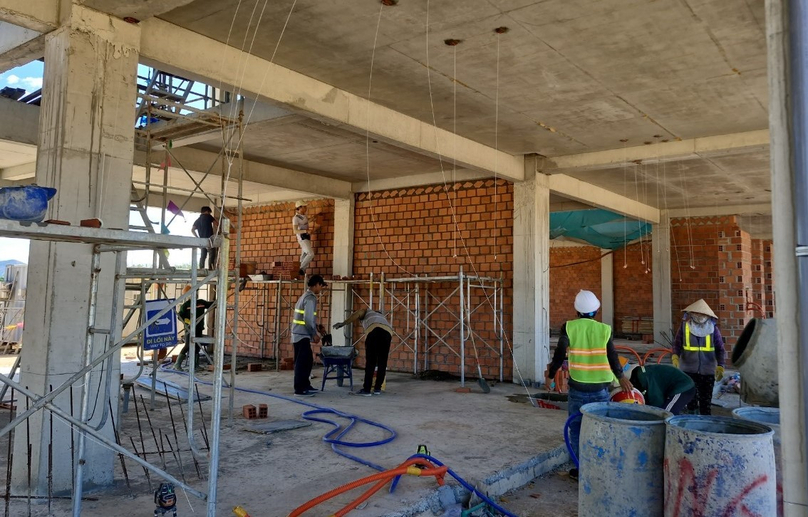 The first-floor walls of the shop-houses are over 80% complete. Photo courtesy of Phat Dat.