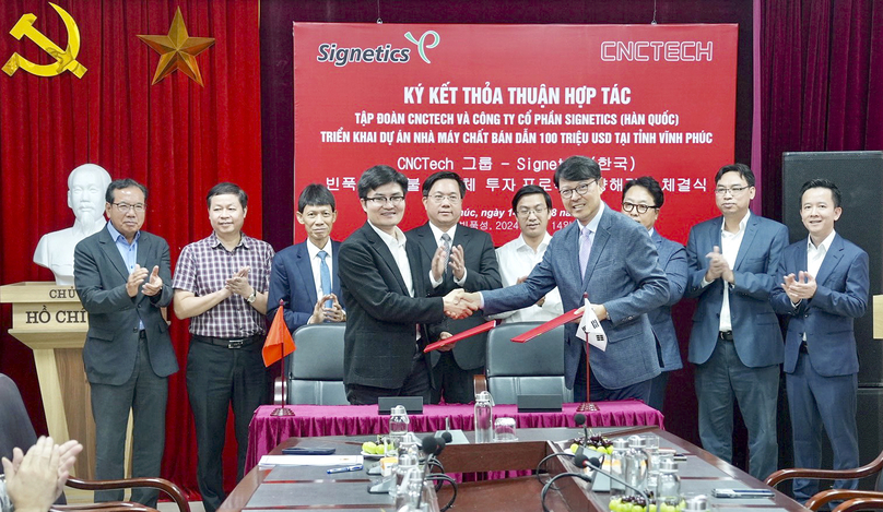 Representatives of Signetics and CNCTech sign an agreement in Vinh Phuc province, northern Vietnam, August 14, 2024. Photo courtesy of Vinh Phuc newspaper.