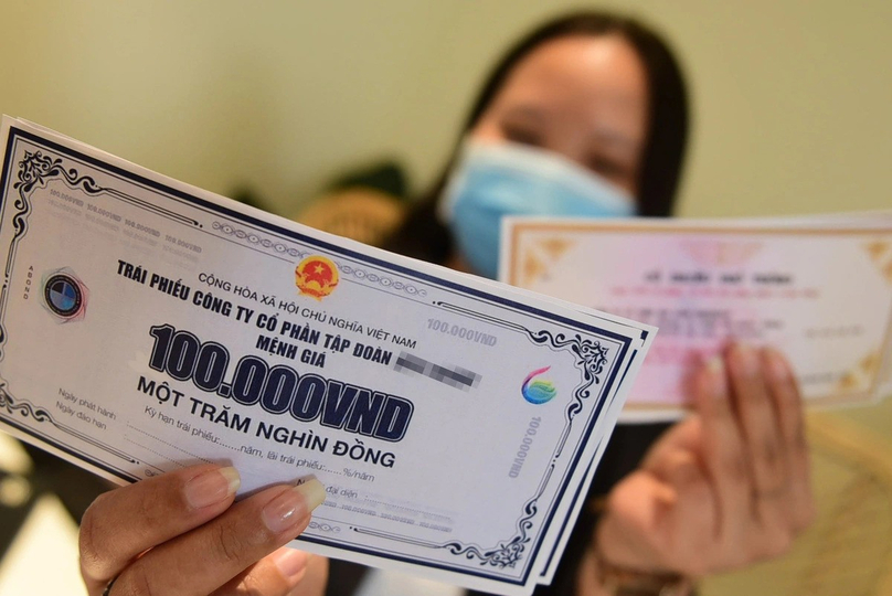  Bonds issued by a Vietnamese company. Photo courtesy of Tuoi Tre (Youth) newspaper.