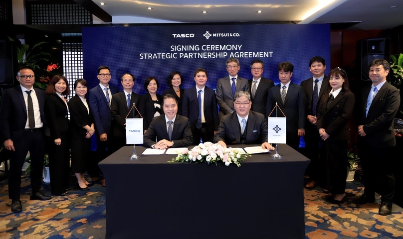  Executives of Tasco and Mitsui & Co. sign a strategic partnership agreement. Photo courtesy of Tasco.