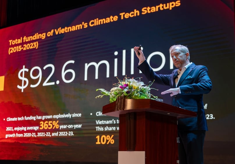 Jason Lusk, managing partner of Clickable Impact Consulting Group, presents a report at the Vietnam Climate Tech Investment Platform Networking Event, Hanoi, August 15, 2024. Photo courtesy of the U.S. Embassy in Hanoi.