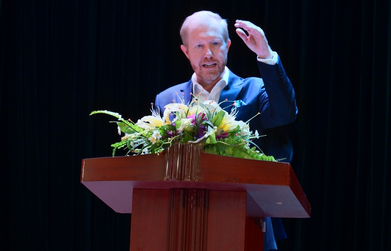 Jason Lusk, managing partner of Clickable Impact Consulting Group, presents a report at the Vietnam Climate Tech Investment Platform Networking Event, Hanoi, August 15, 2024. Photo by The Investor/Minh Tuan.