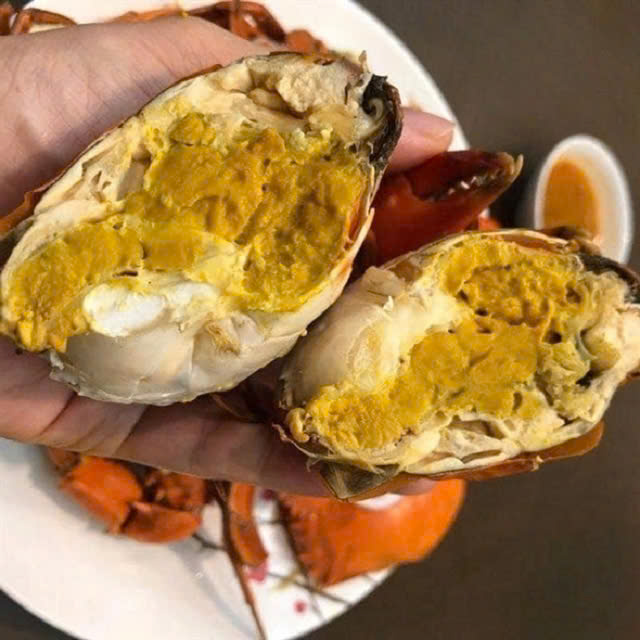  LIKE BUTTER: Golden Roe crabs are quite rare and with a buttery taste which leaves diners with unforgettable impression until, maybe next season. Photo courtesy of cuasong.com