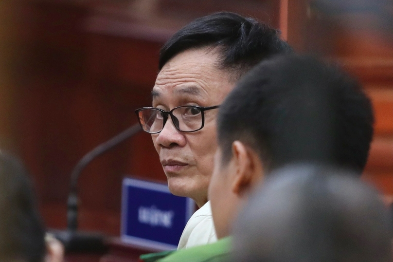 Tran Ky Hinh, former director of Vietnam Register, in court. Photo courtesy of Dan Tri (People's Intellect) newspaper.