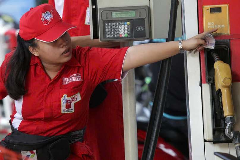 A fuel station attendant serves customers in Jakarta. Photo courtesy of Antara.