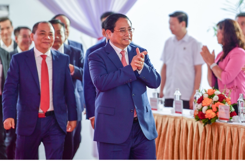 Prime Minister Pham Minh Chinh (center) and Vingroup chairman Pham Nhat Vuong (left) attend the groundbreaking ceremony of the new Vietnam Exhibition Fair Center in Dong Anh district, Hanoi, August 30, 2024. Photo courtesy of the government's news portal.