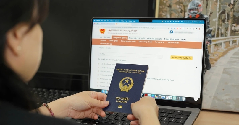 Digitalization is providing Vietnamese citizens with better quality services, like submitting passport applications online. Photo courtesy of Pháp luật TP. HCMC (HCMC Law) newspaper.