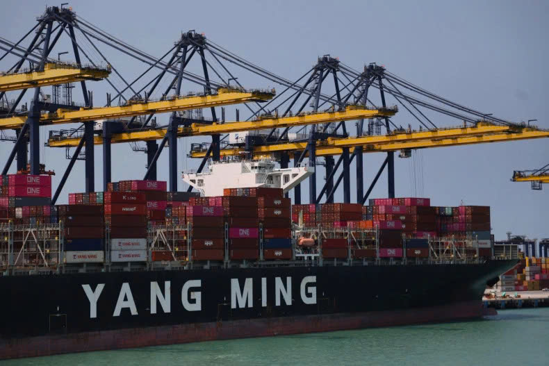 A shipping vessel laden with containers docks at Laem Chabang deep-sea port in Chon Buri province, Thailand. Photo courtesy of the Bangkok Post.