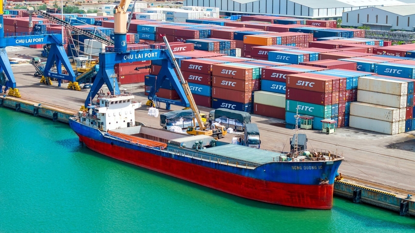 Trade activities at Chu Lai port, Quang Nam province, central Vietnam. Photo courtesy of Thilogi.