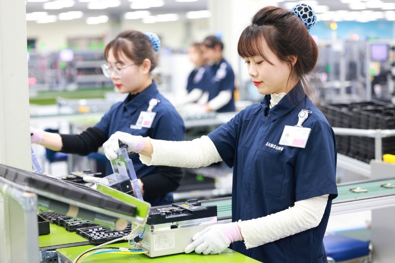 Workers of Samsung in Vietnam. Photo courtesy of Voice of Vietnam (VOV).