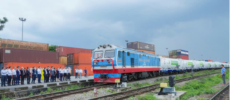 The first LNG train departs from Trang Bom station in Vietnam's southern province of Dong Nai to Hanoi in the north. Photo courtesy of PV Gas.