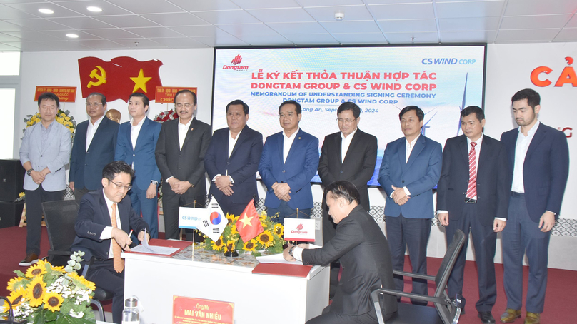 Representatives of CS Wind, Dong Tam Group, the Long An People's Committee at a signing ceremony in Long An province, Mekong Delta, southern Vietnam, September 10, 2024. Photo courtesy of Tai Nguyen & Moi Truong (Natural Resources & Environment) newspaper.