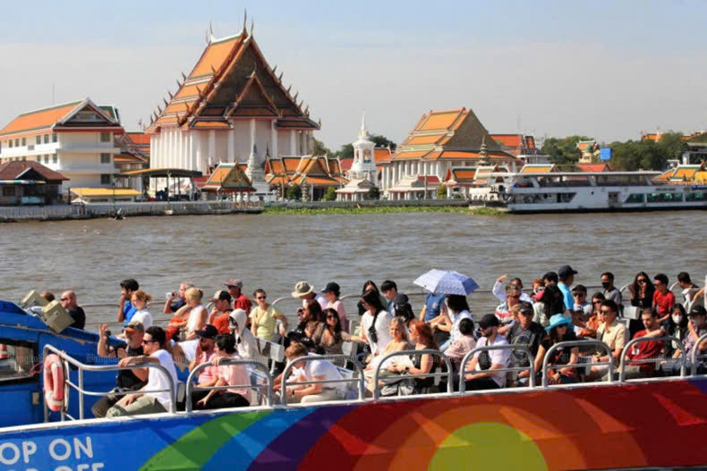 The number of foreign tourists to Thailand this year can meet the government’s target of around 38 million. Photo courtesy of bangkokpost.com