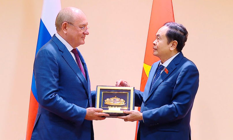 Gazprom vice chairman Vitaly Markelov (left) and National Assembly Chairman Tran Thanh Man meet in Moscow, September 10, 2024. Photo courtesy of the National Assembly.