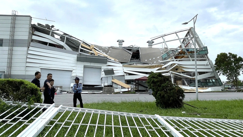 Part of LG Electronics factory in Hai Phong city, northern Vietnam is pulled down by typhoon Yagi, September 2024. Photo courtesy of Tuoi tre (Youth) newspaper.