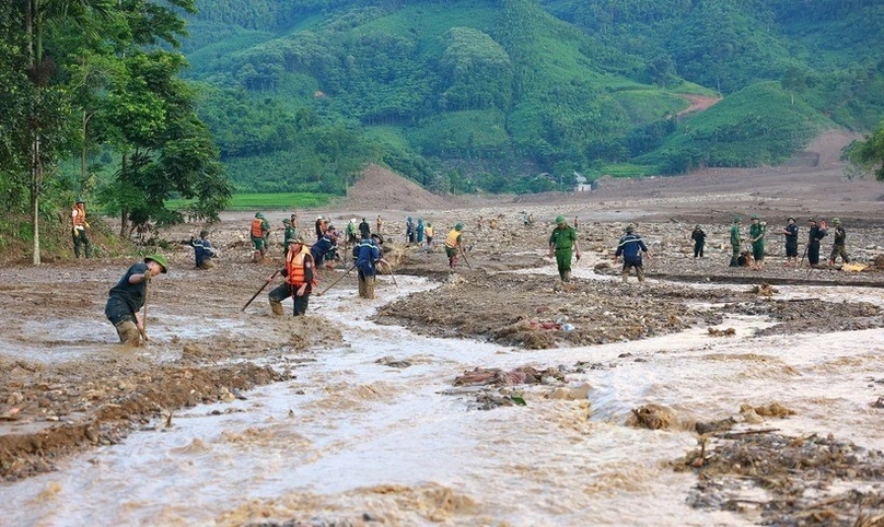 Armed forces search for victims of a landslide in Bao Yen district, Lao Cai province, northern Vietnam in the typhoon Yagi aftermath. Photo courtesy of Vietnam News Agency.