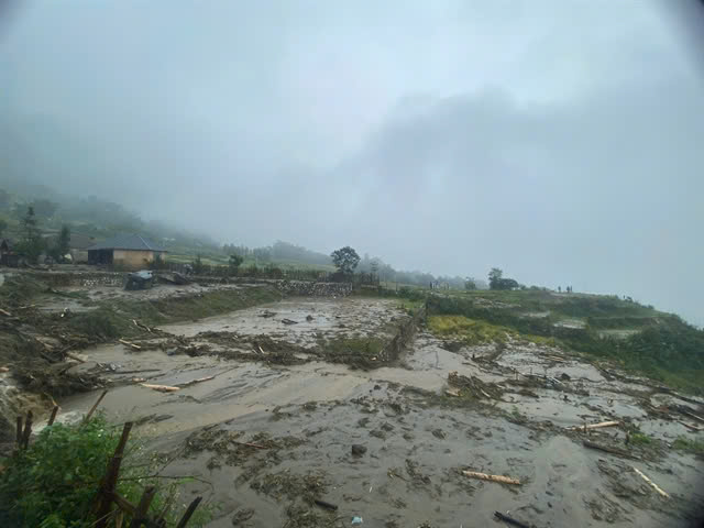 Severe landslides bury terraced fields in Haa Su Pan 1 Village, Muong Hoa commune, Sa Pa town in Lao Cai province, after Yagi storm. Photo courtesy of Vietnam News Agency.