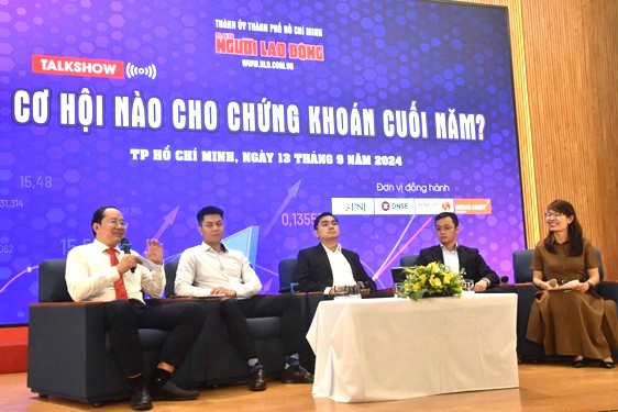 Experts respond to questions at a talk show on 'What are the opportunities for stocks at the end of the year?' in Ho Chi Minh City, September 13, 2024. Photo courtesy of the Laborer (Nguoi Lao Dong) newspaper.