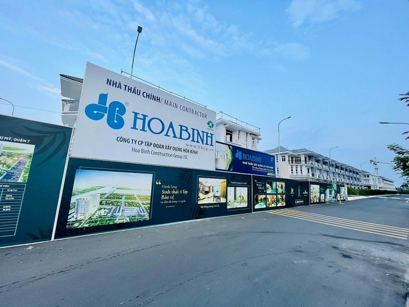 A property project with Hoa Binh Construction Group as main contractor. Photo courtesy of Thoi bao Tai chinh Vietnam (Vietnam Financial Times) newspaper.