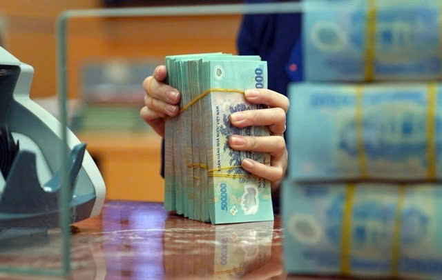 The State Bank of Vietnam reduces the interest rate on open market operations (OMO) to 4% per annum. Photo courtesy of Stockbiz.