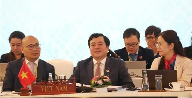 Deputy Minister of Industry and Trade Nguyen Sinh Nhat Tan speaks at the meeting. Photo courtesy of Vietnam News Agency.