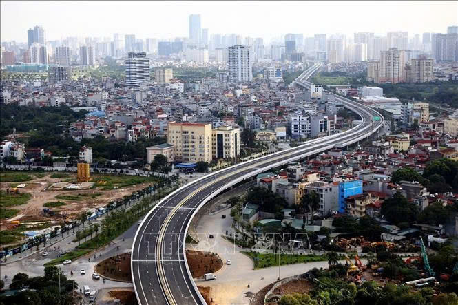 In its recent forecast, the Asian Development Bank said the Vietnamese economy will grow 6% in 2024. Photo courtesy of Vietnam News Agency.